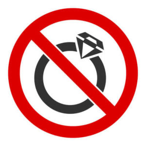 A sign indicating that jewelry wearing is not allowed